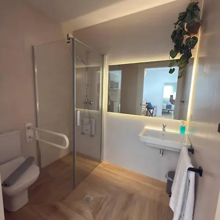 Dima Costa Konukevi Laredo