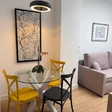 Dima Costa لاريدو